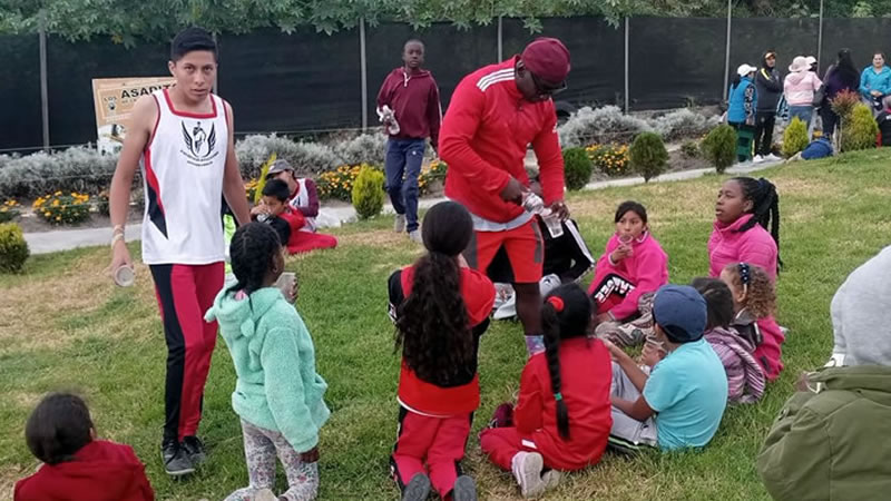 Escuela de Atletismo Gerson Chalá ayuda a la niñez ecuatoriana